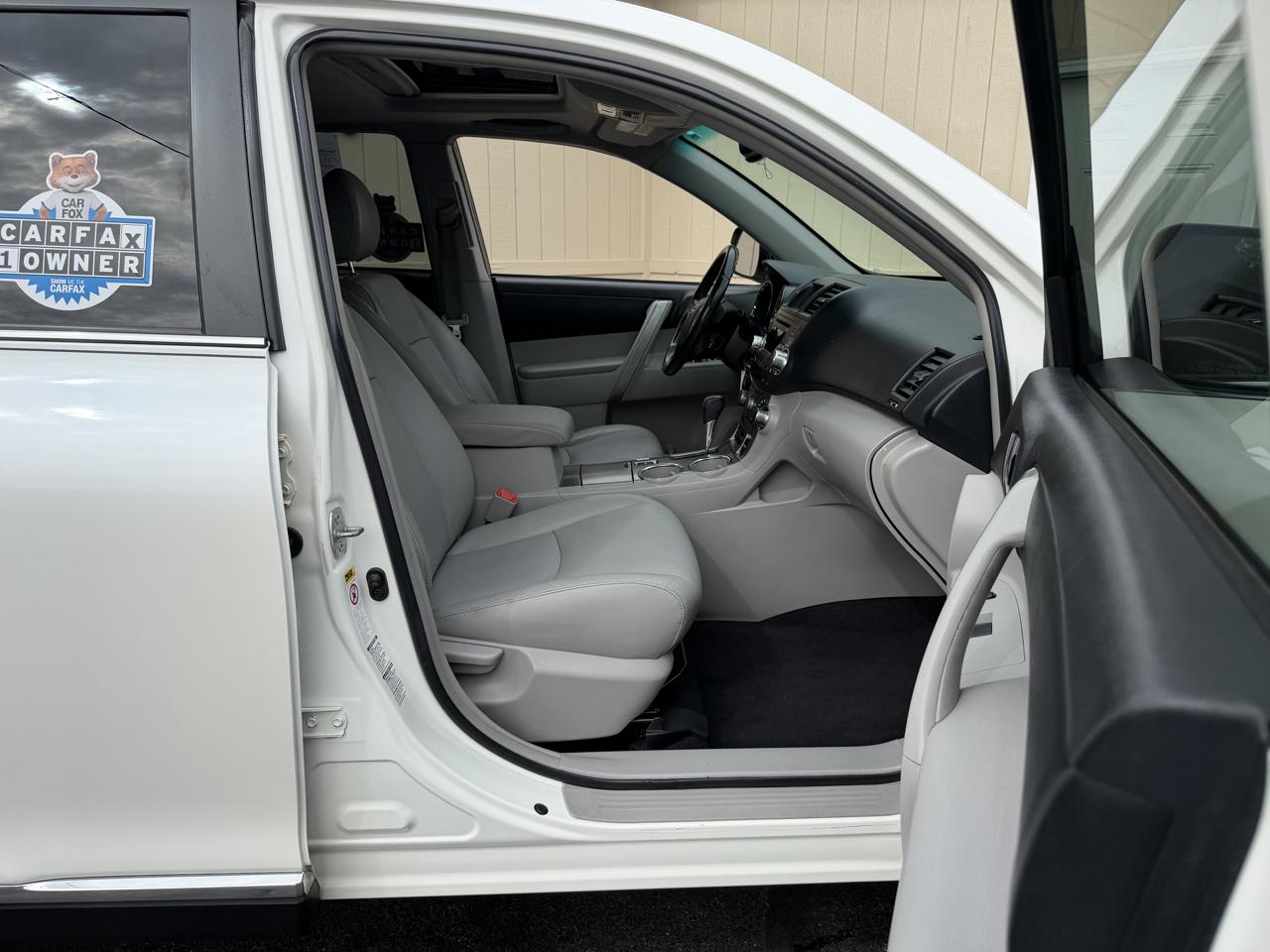 Toyota Highlander SE 4D SUV AWD 2011