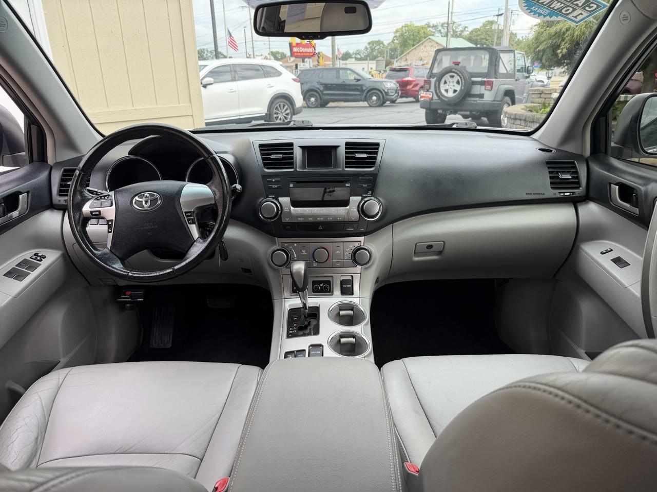 Toyota Highlander SE 4D SUV AWD 2011