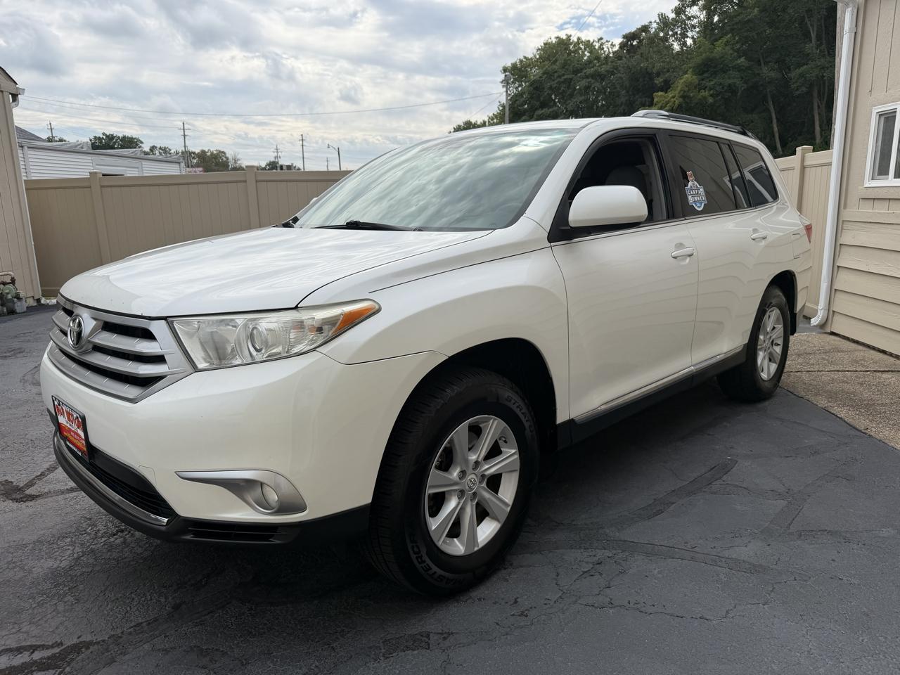 Toyota Highlander SE 4D SUV AWD 2011
