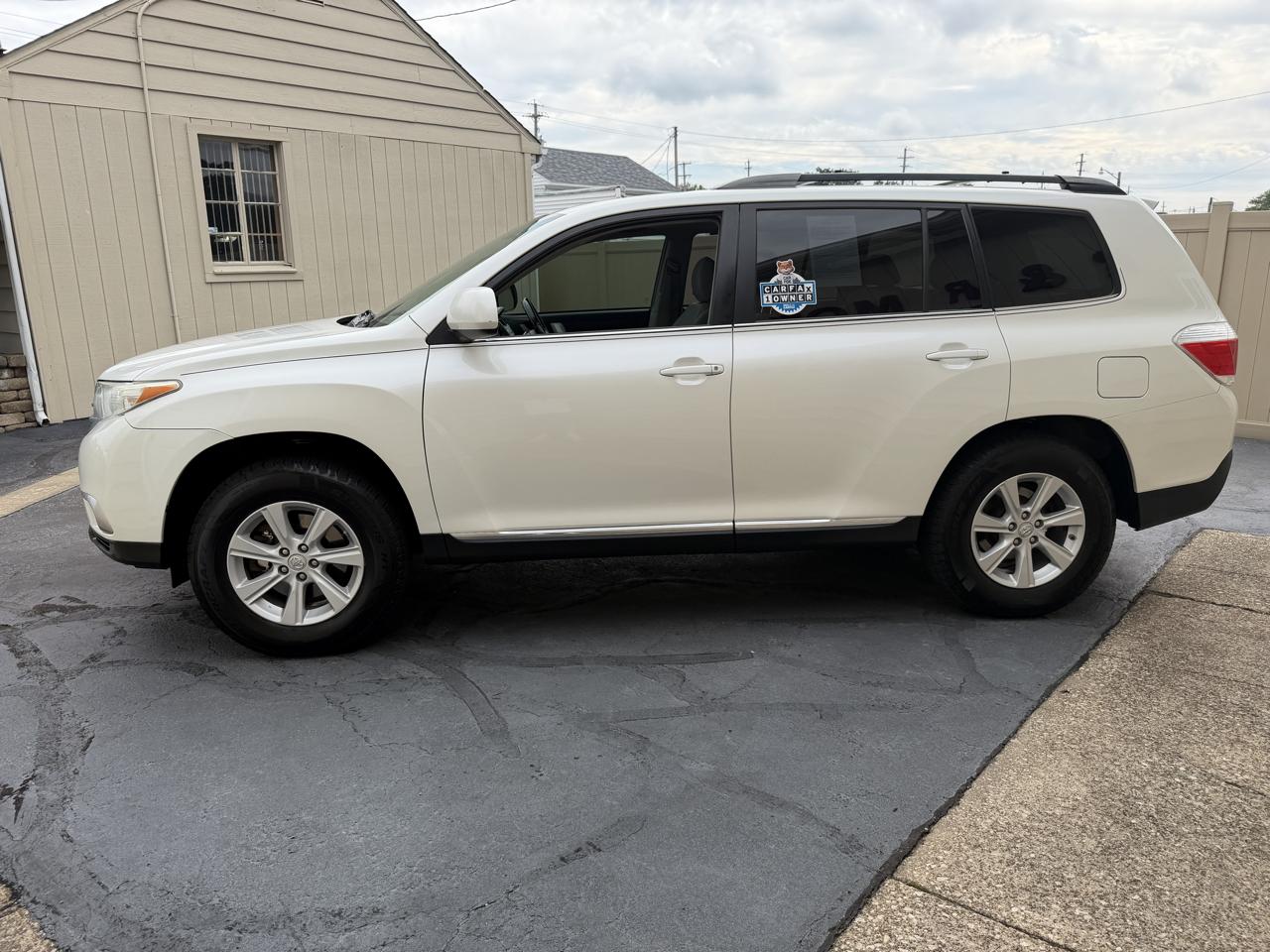 Toyota Highlander SE 4D SUV AWD 2011