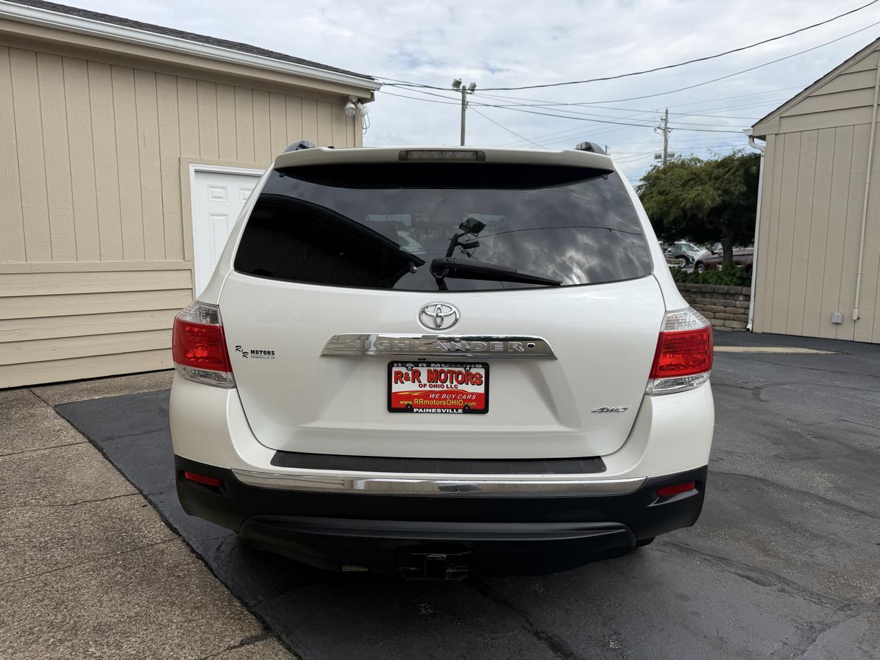 Toyota Highlander SE 4D SUV AWD 2011