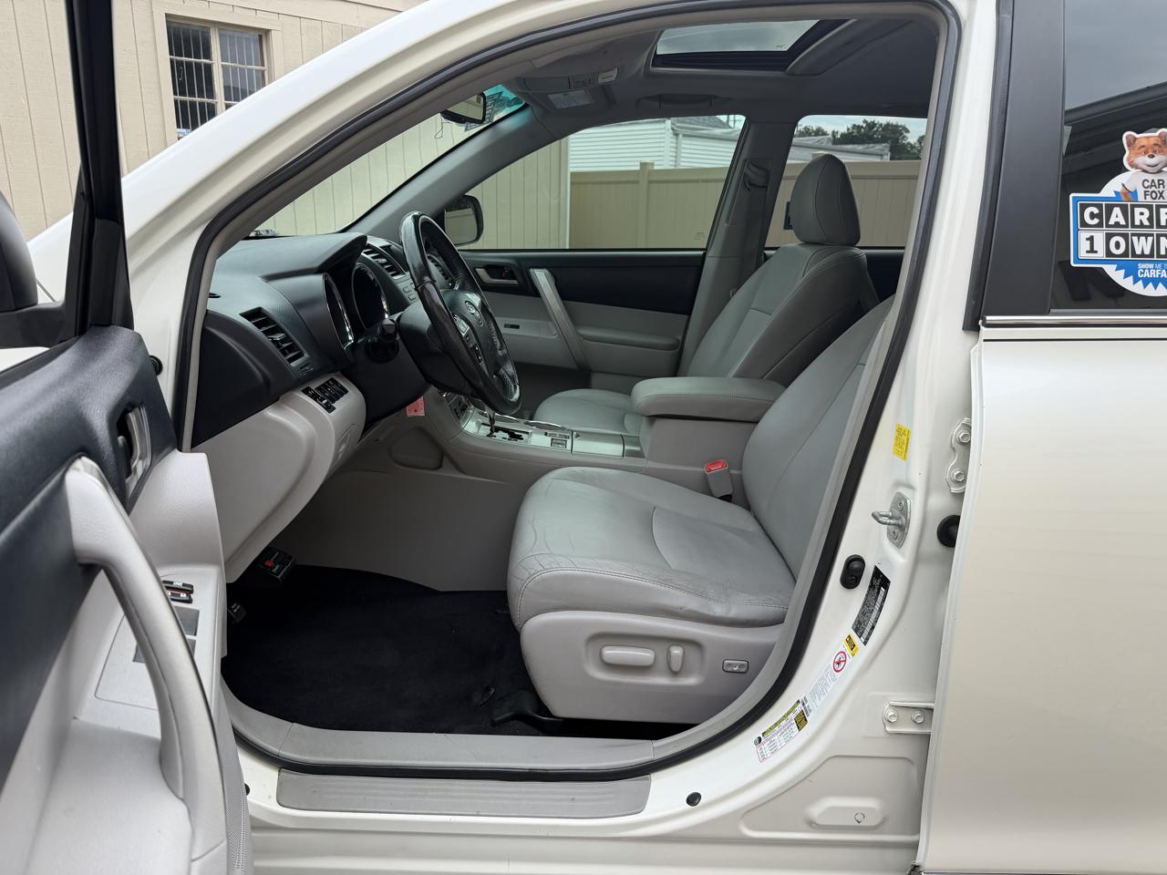 Toyota Highlander SE 4D SUV AWD 2011