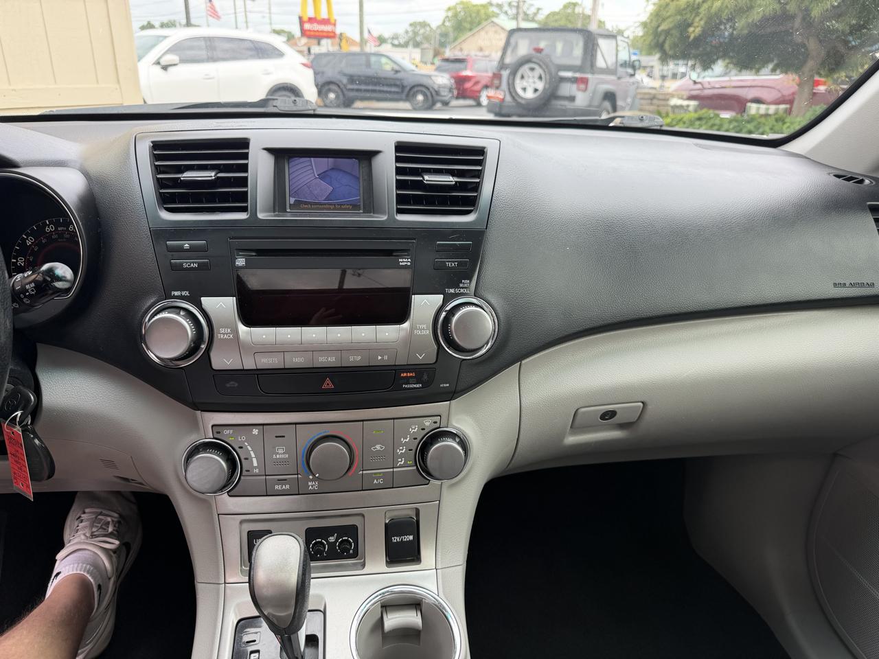 Toyota Highlander SE 4D SUV AWD 2011