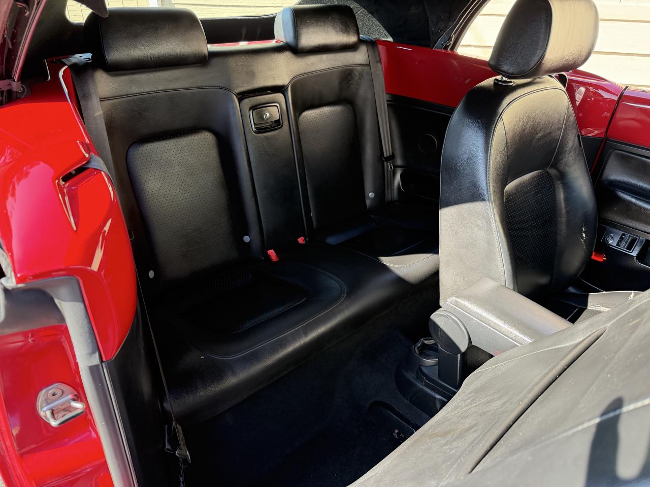 Volkswagen New Beetle 2.5L PZEV Convertible 2010