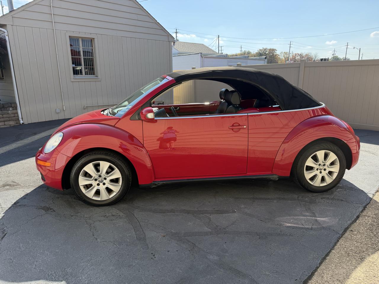Volkswagen New Beetle 2.5L PZEV Convertible 2010