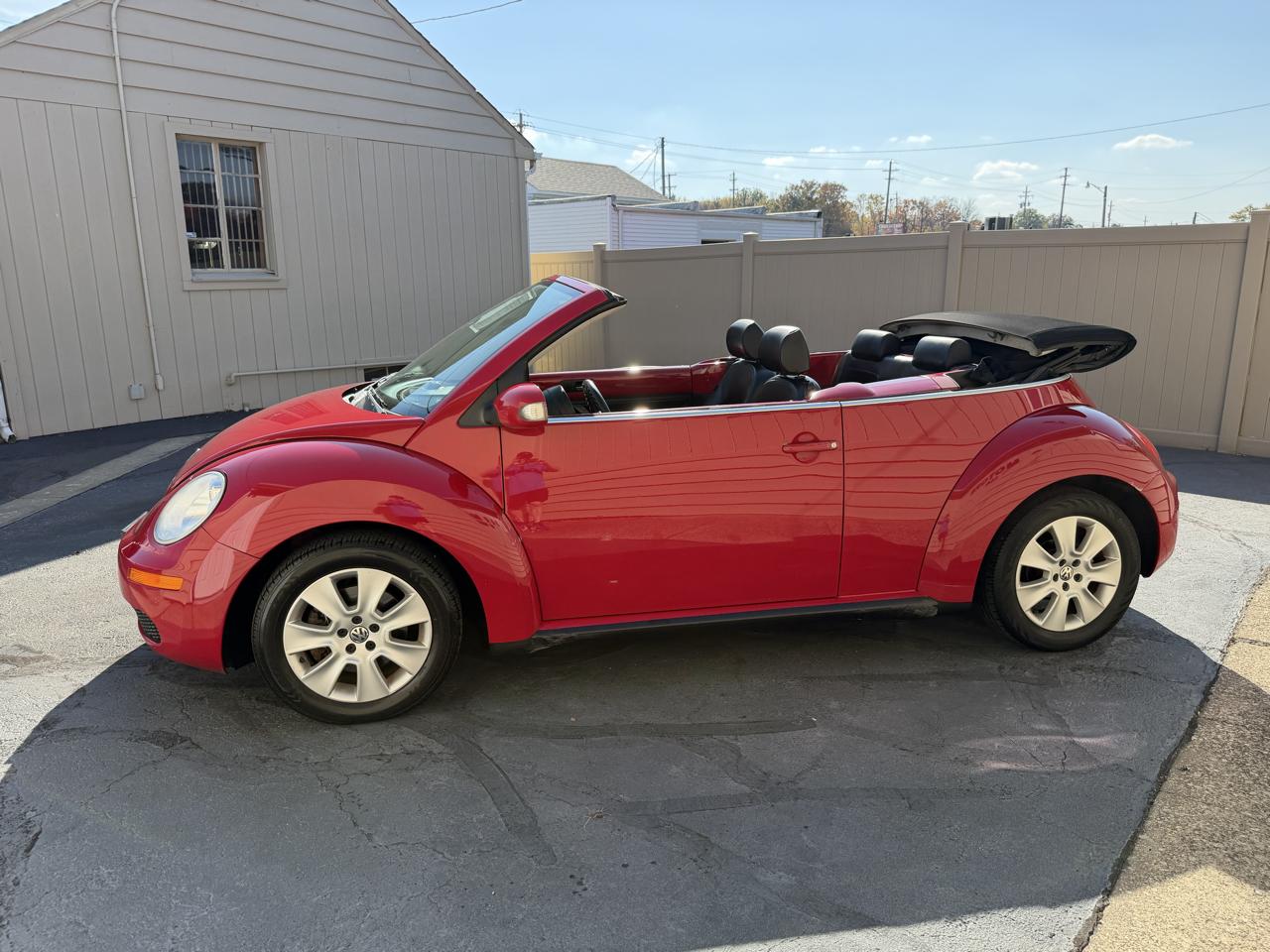 Volkswagen New Beetle 2.5L PZEV Convertible 2010