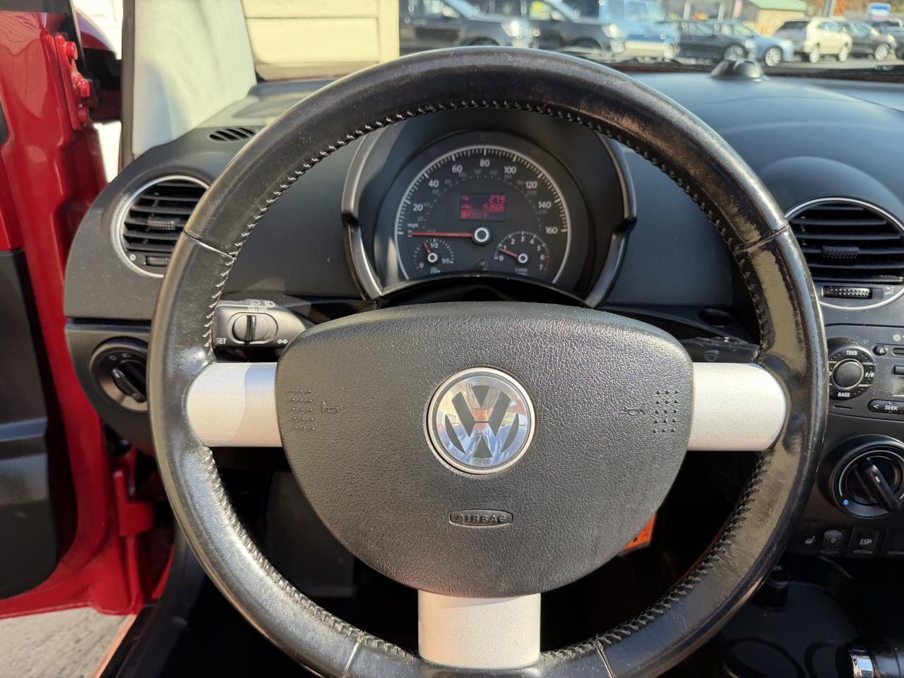 Volkswagen New Beetle 2.5L PZEV Convertible 2010