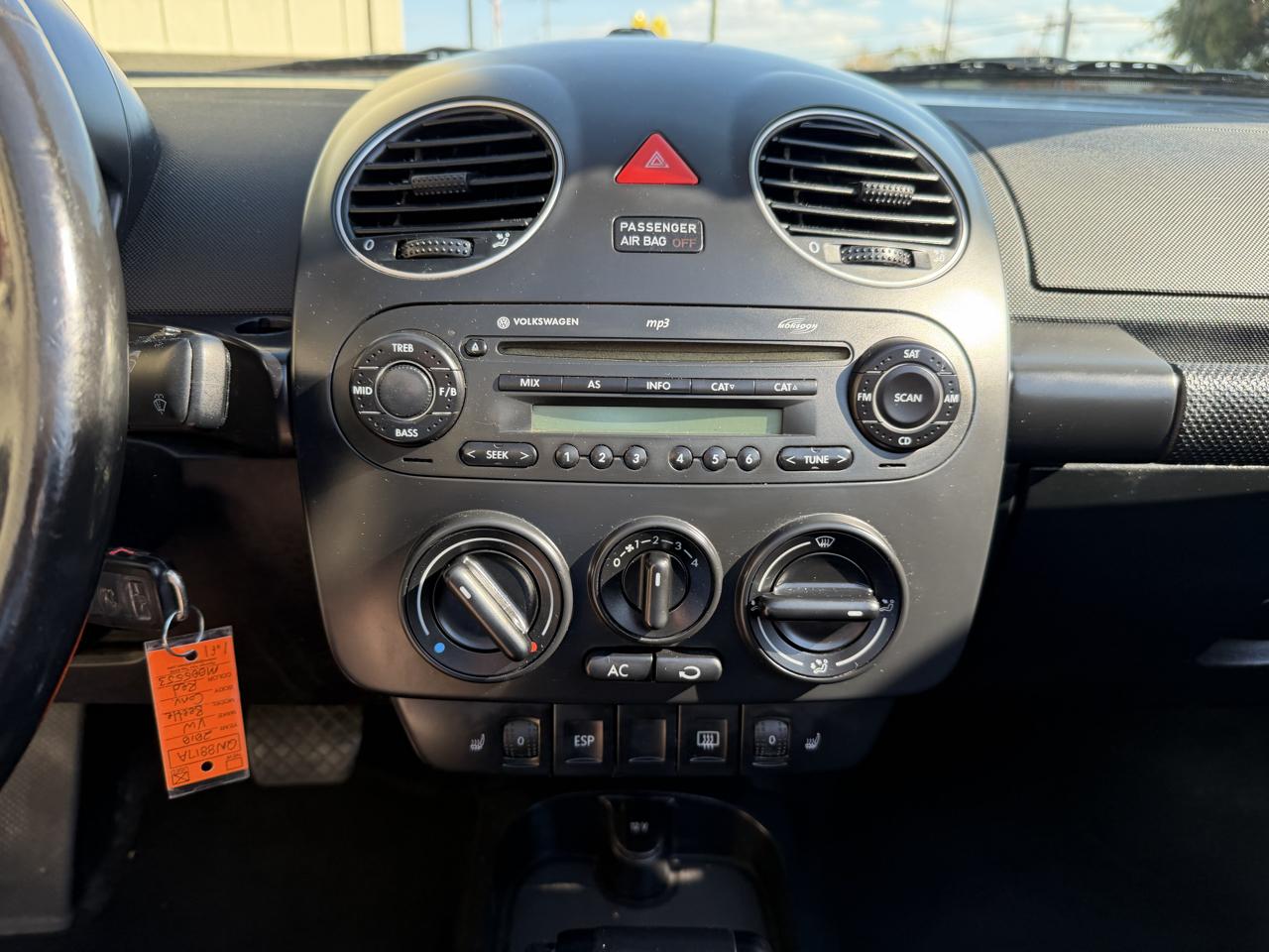 Volkswagen New Beetle 2.5L PZEV Convertible 2010