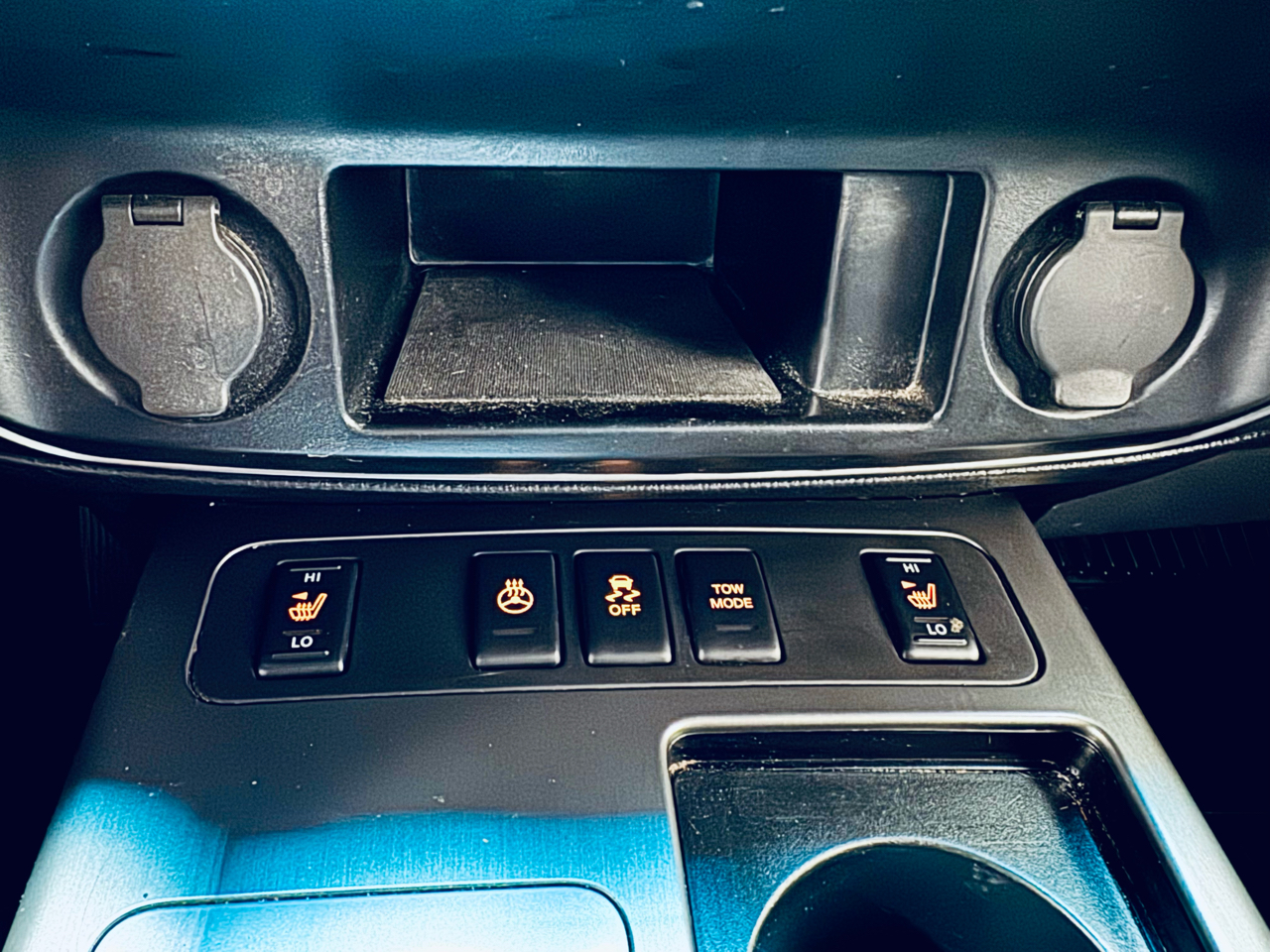 Nissan Armada 4WD 4dr Platinum 2014