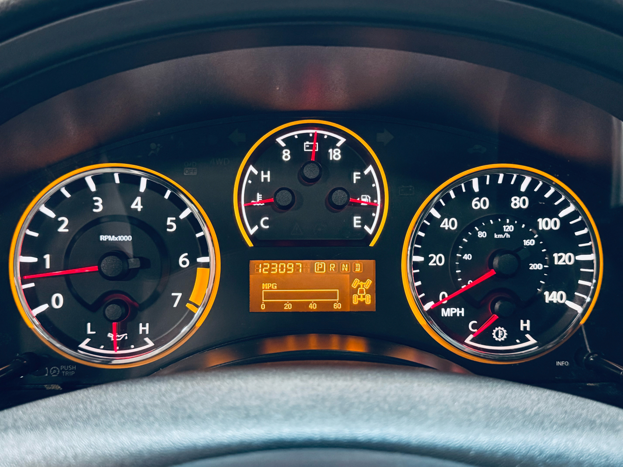 Nissan Armada 4WD 4dr Platinum 2014