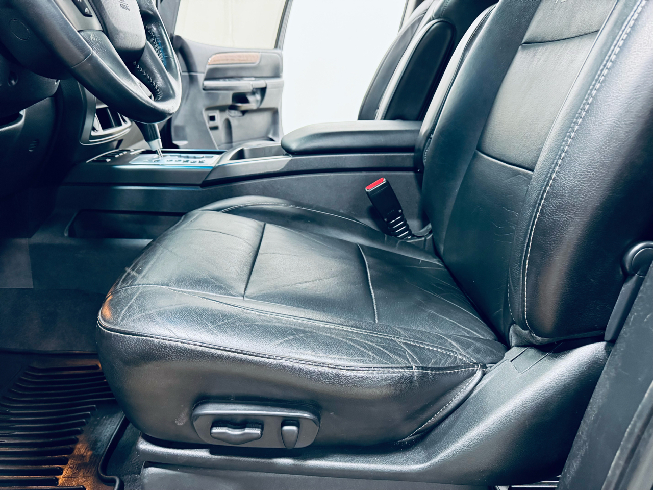 Nissan Armada 4WD 4dr Platinum 2014