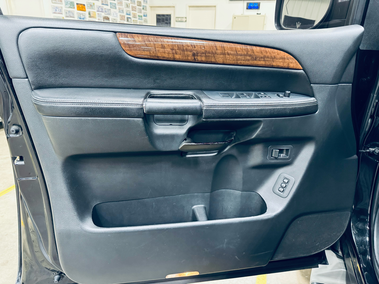 Nissan Armada 4WD 4dr Platinum 2014