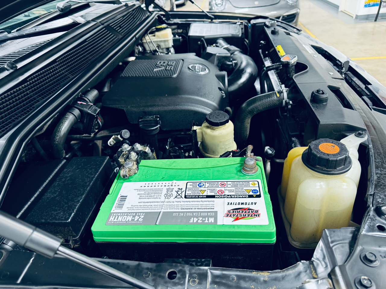 Nissan Armada 4WD 4dr Platinum 2014