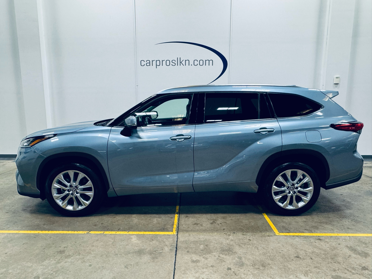 2022 Toyota Highlander Limited photo 4