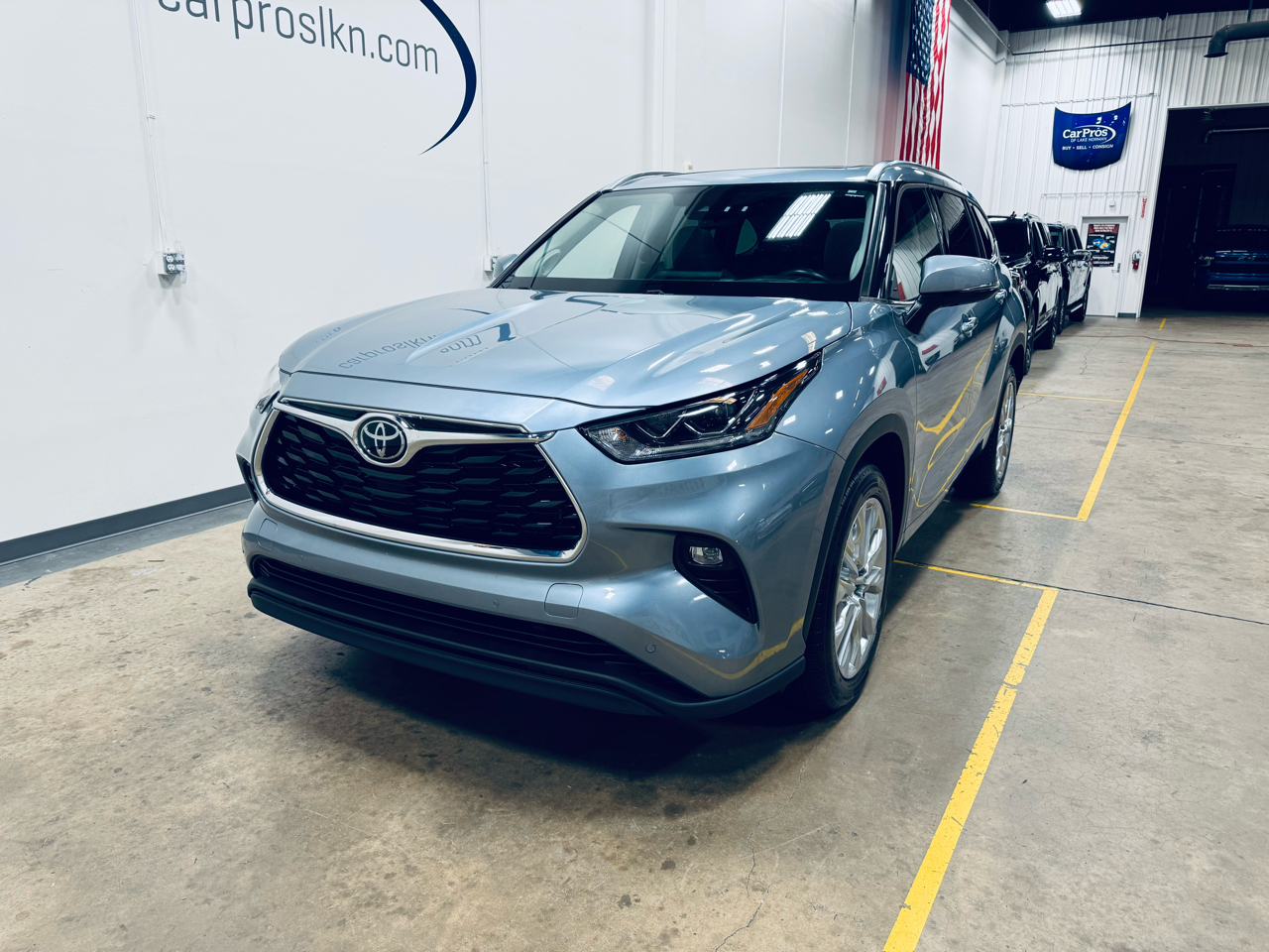 2022 Toyota Highlander Limited photo 3