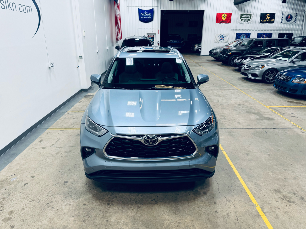 2022 Toyota Highlander Limited photo 2