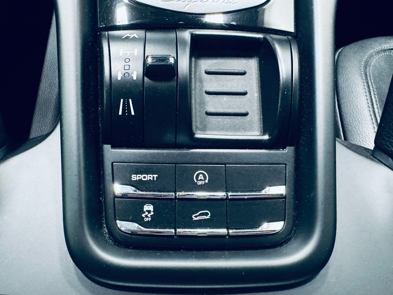 2011 Porsche Cayenne photo 44