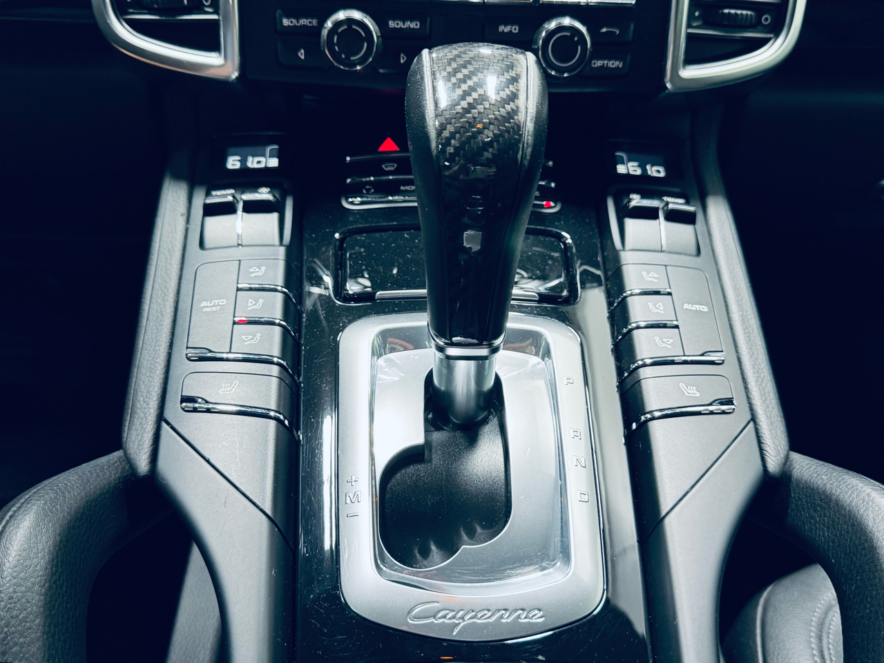 2011 Porsche Cayenne photo 43
