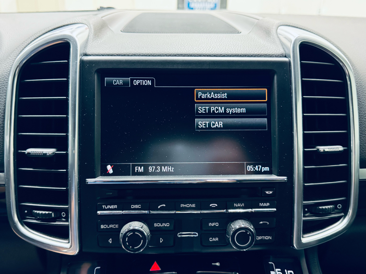 2011 Porsche Cayenne photo 40