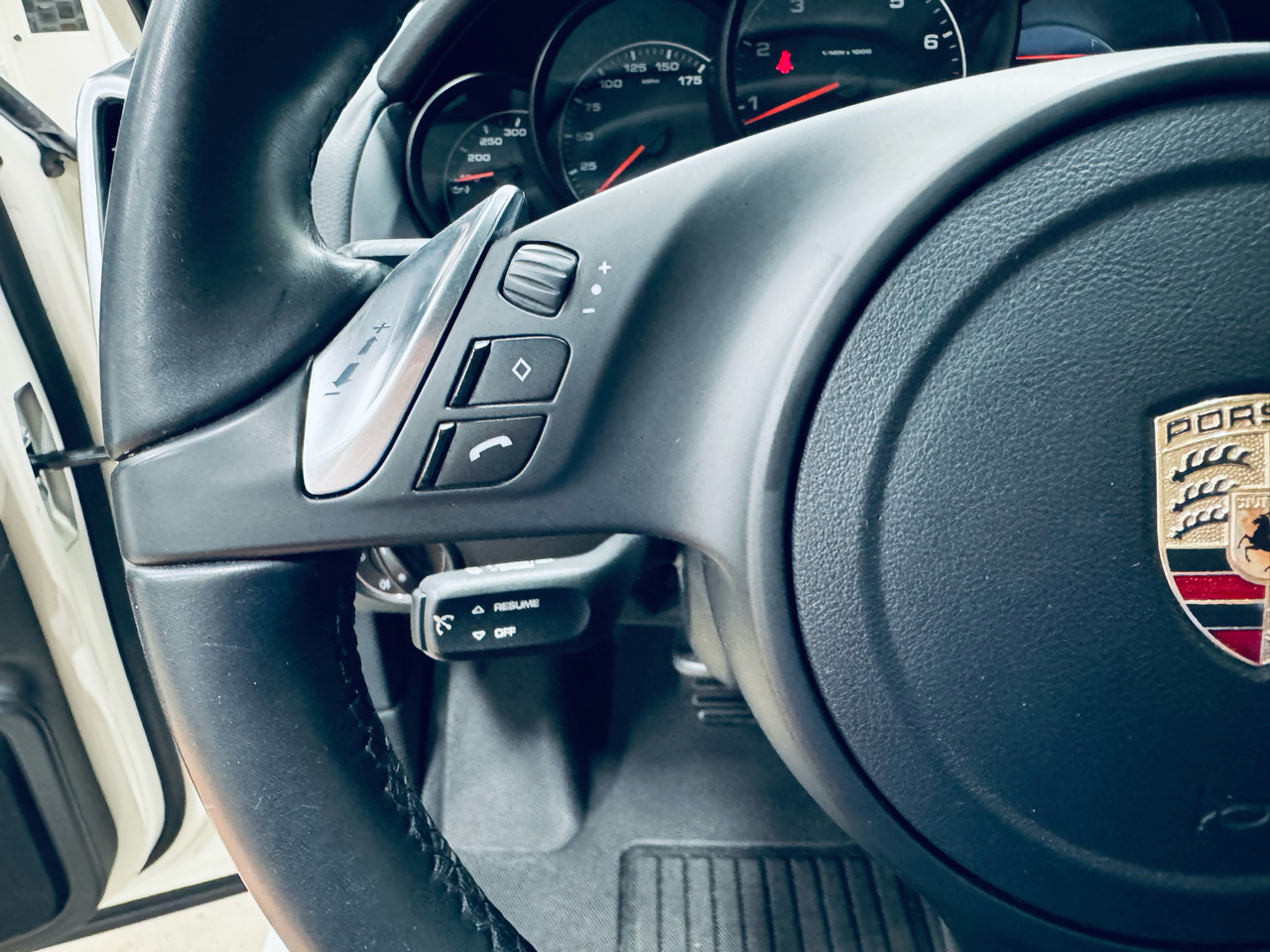 2011 Porsche Cayenne photo 33