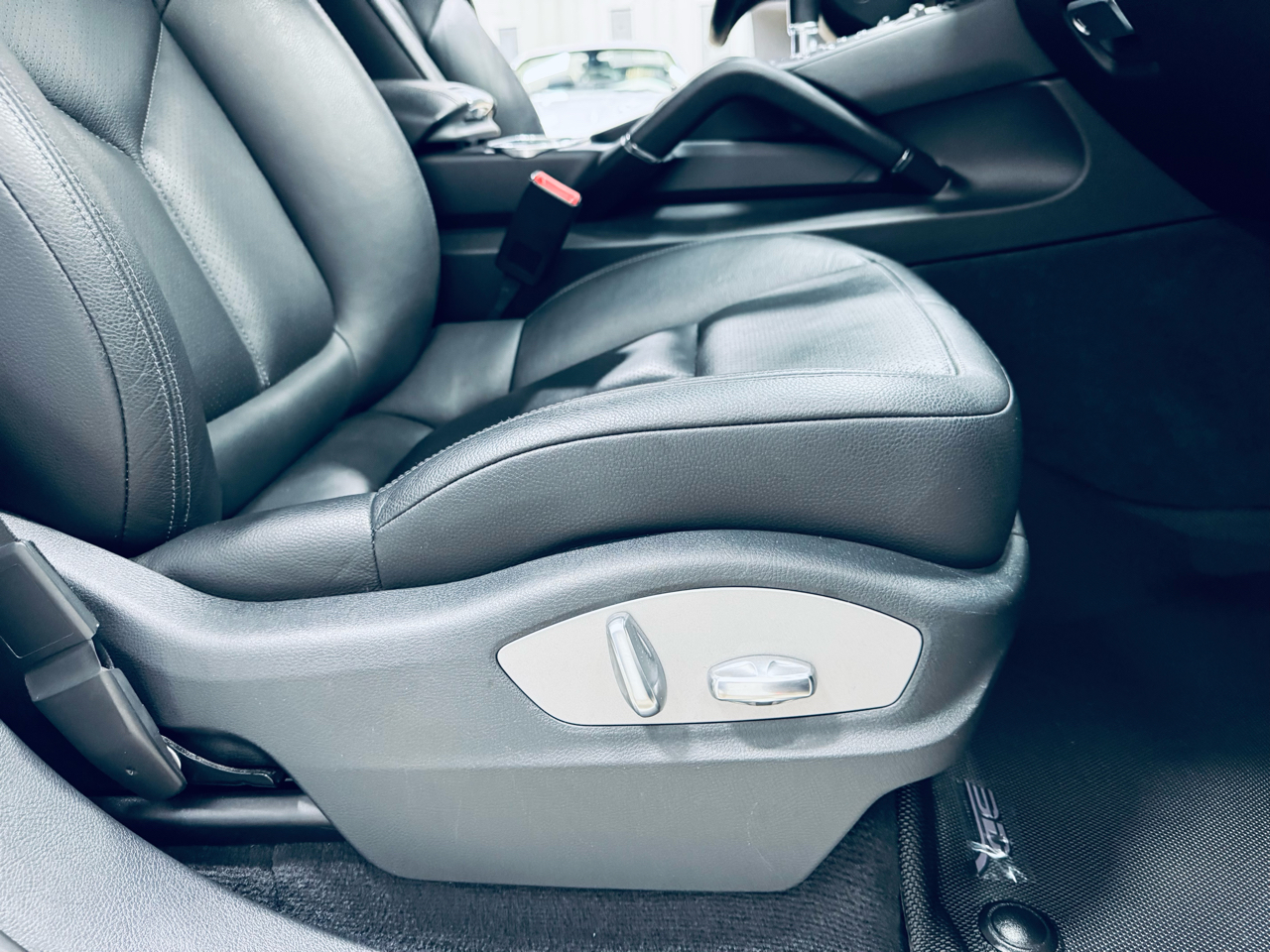 2011 Porsche Cayenne photo 29