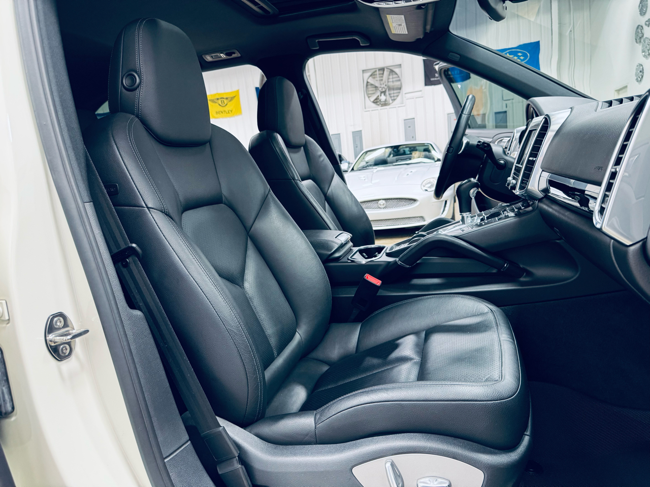2011 Porsche Cayenne photo 30