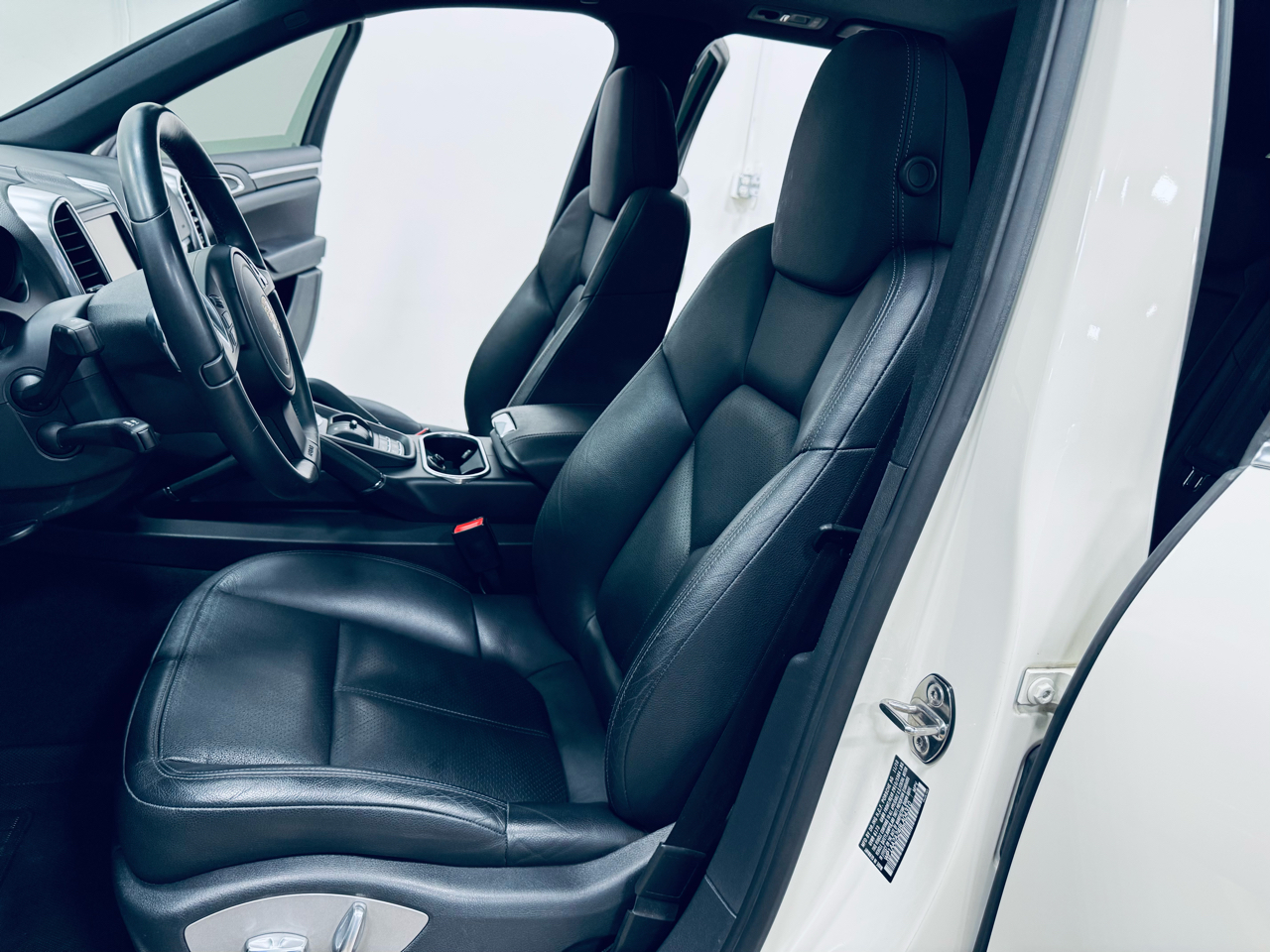 2011 Porsche Cayenne photo 23