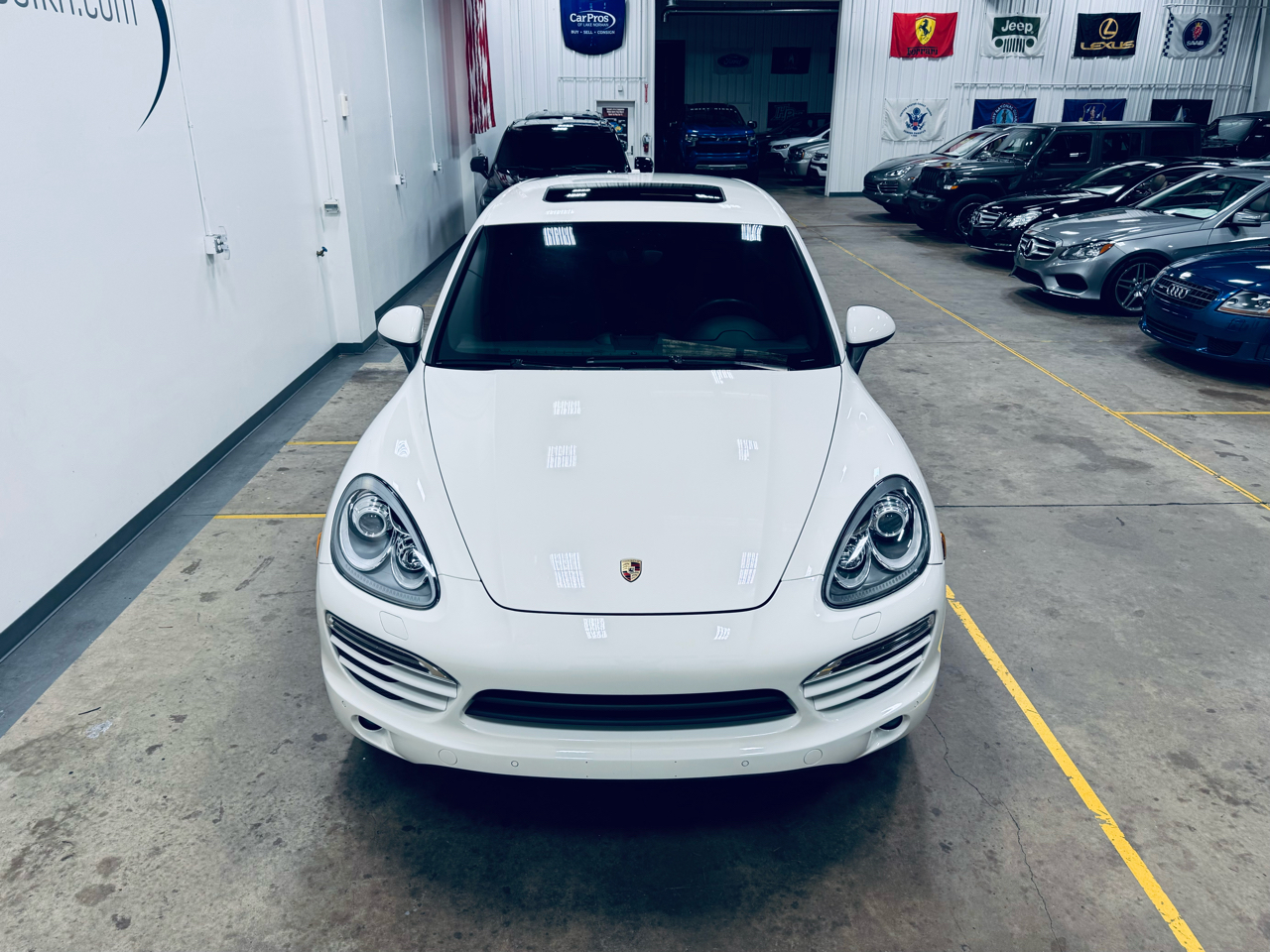 2011 Porsche Cayenne photo 2
