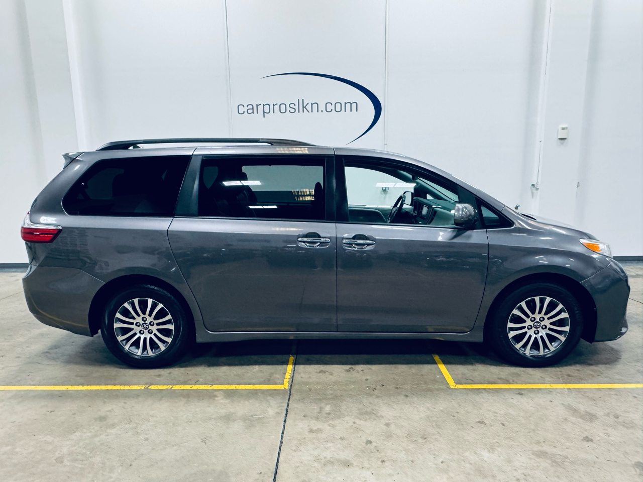 Toyota Sienna XLE Auto Access Seat FWD 7-Passenger (Natl) 2019 Toyota Sienna XLE Auto Access Seat FWD 7-Passenger (Natl) 2019