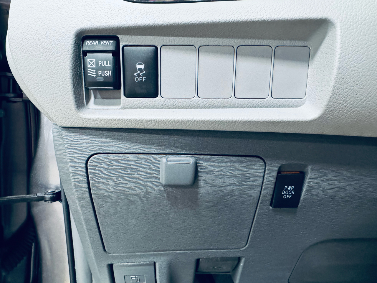 Toyota Sienna XLE Auto Access Seat FWD 7-Passenger (Natl) 2019 Toyota Sienna XLE Auto Access Seat FWD 7-Passenger (Natl) 2019