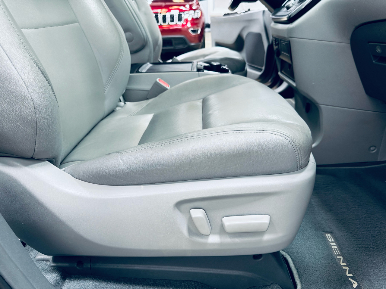 Toyota Sienna XLE Auto Access Seat FWD 7-Passenger (Natl) 2019 Toyota Sienna XLE Auto Access Seat FWD 7-Passenger (Natl) 2019