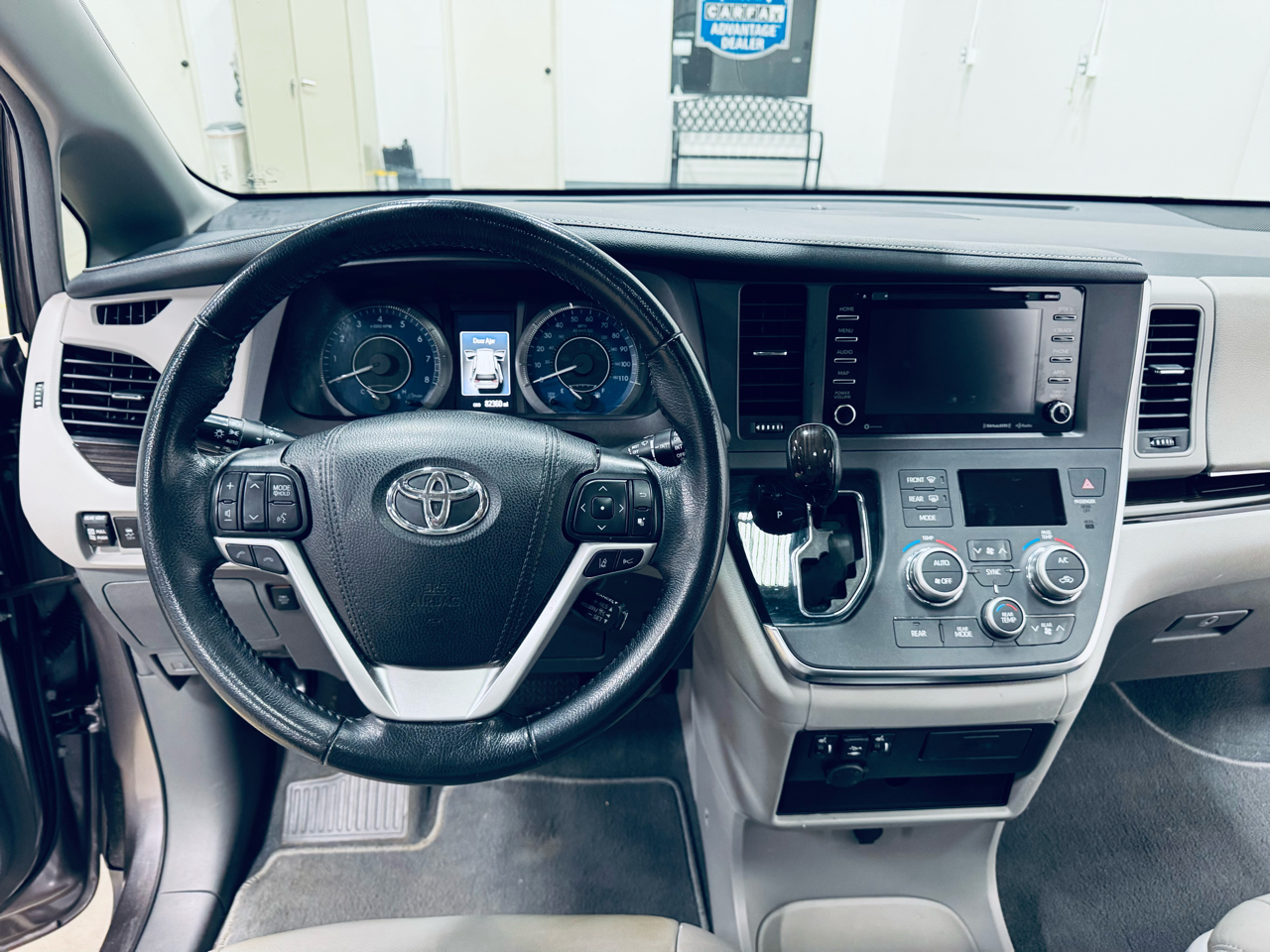Toyota Sienna XLE Auto Access Seat FWD 7-Passenger (Natl) 2019 Toyota Sienna XLE Auto Access Seat FWD 7-Passenger (Natl) 2019