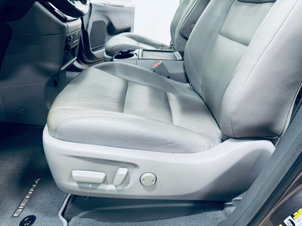 Toyota Sienna XLE Auto Access Seat FWD 7-Passenger (Natl) 2019 Toyota Sienna XLE Auto Access Seat FWD 7-Passenger (Natl) 2019