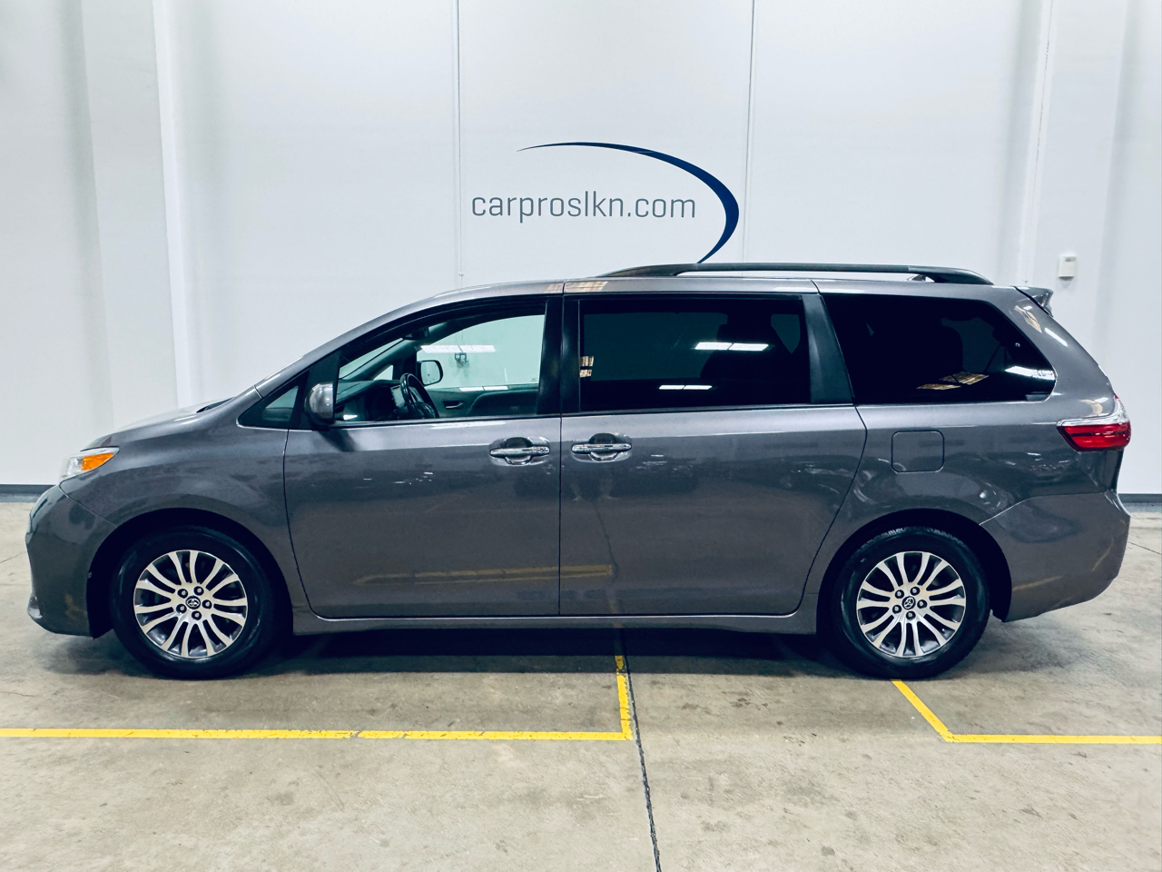 Toyota Sienna XLE Auto Access Seat FWD 7-Passenger (Natl) 2019 Toyota Sienna XLE Auto Access Seat FWD 7-Passenger (Natl) 2019