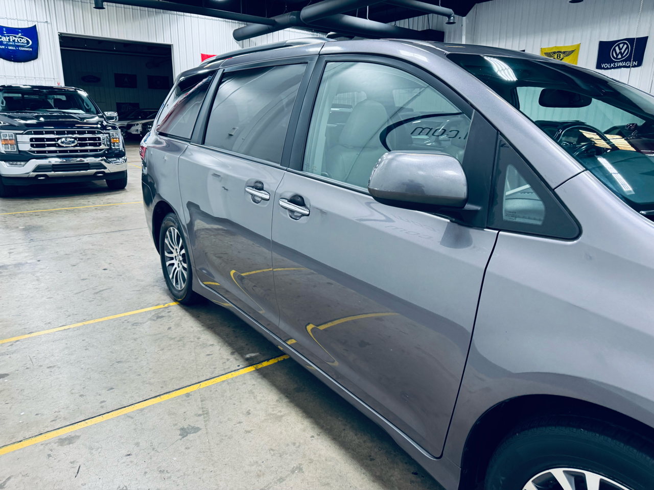 Toyota Sienna XLE Auto Access Seat FWD 7-Passenger (Natl) 2019 Toyota Sienna XLE Auto Access Seat FWD 7-Passenger (Natl) 2019