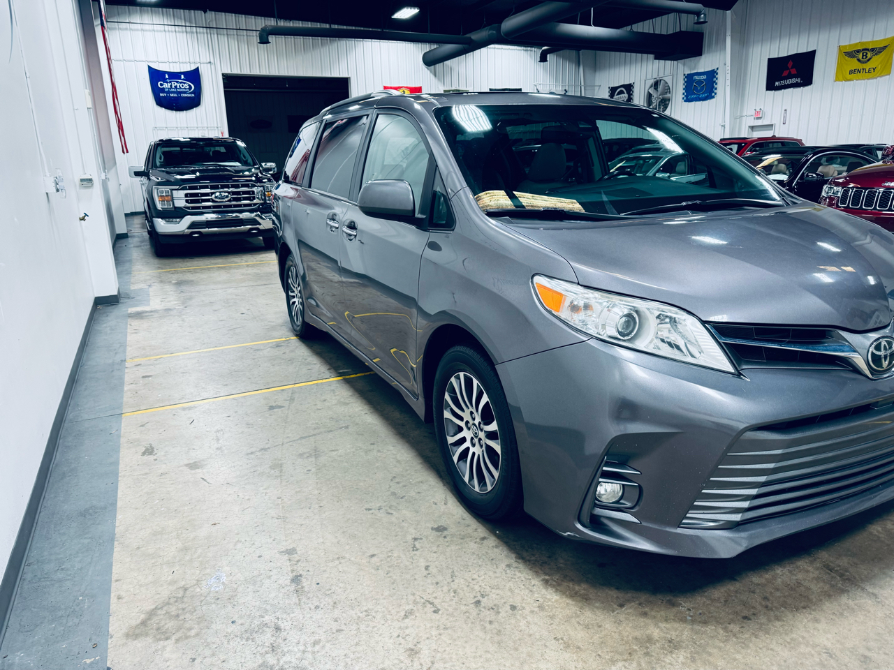 Toyota Sienna XLE Auto Access Seat FWD 7-Passenger (Natl) 2019 Toyota Sienna XLE Auto Access Seat FWD 7-Passenger (Natl) 2019