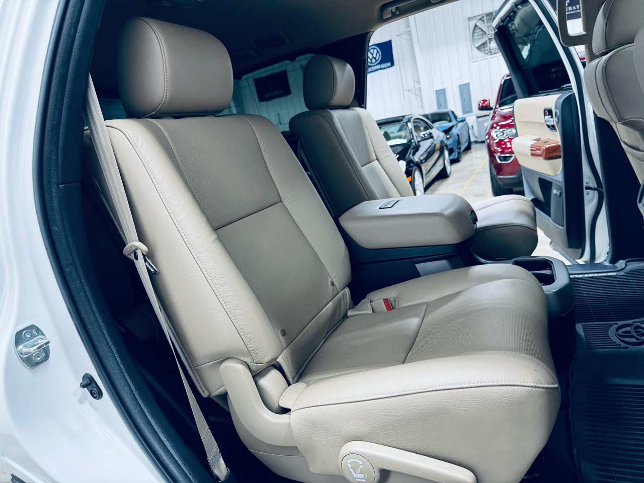 Toyota Sequoia Platinum 4WD (Natl) 2020 Toyota Sequoia Platinum 4WD (Natl) 2020