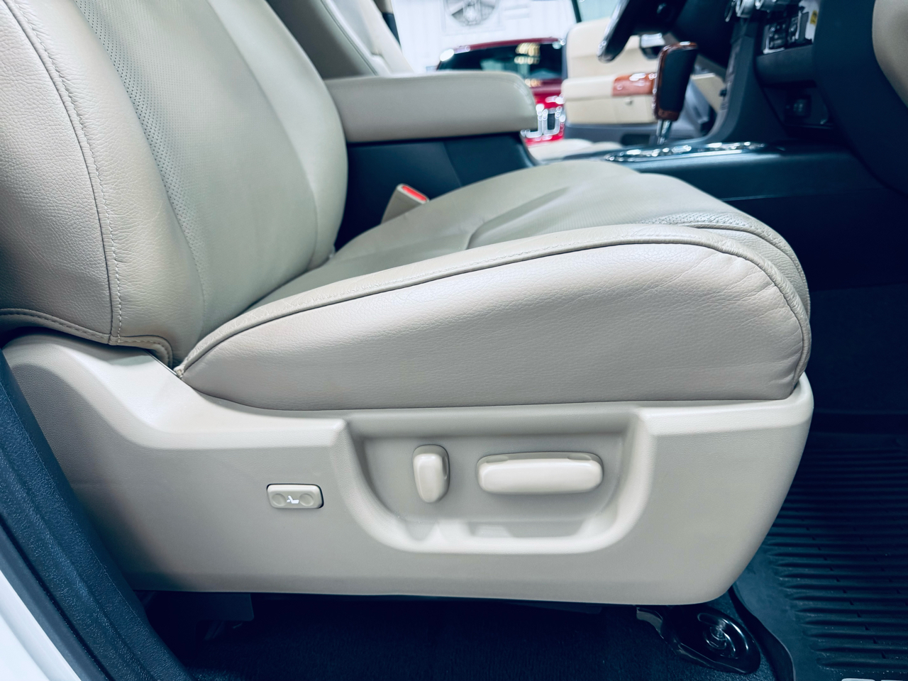 Toyota Sequoia Platinum 4WD (Natl) 2020 Toyota Sequoia Platinum 4WD (Natl) 2020