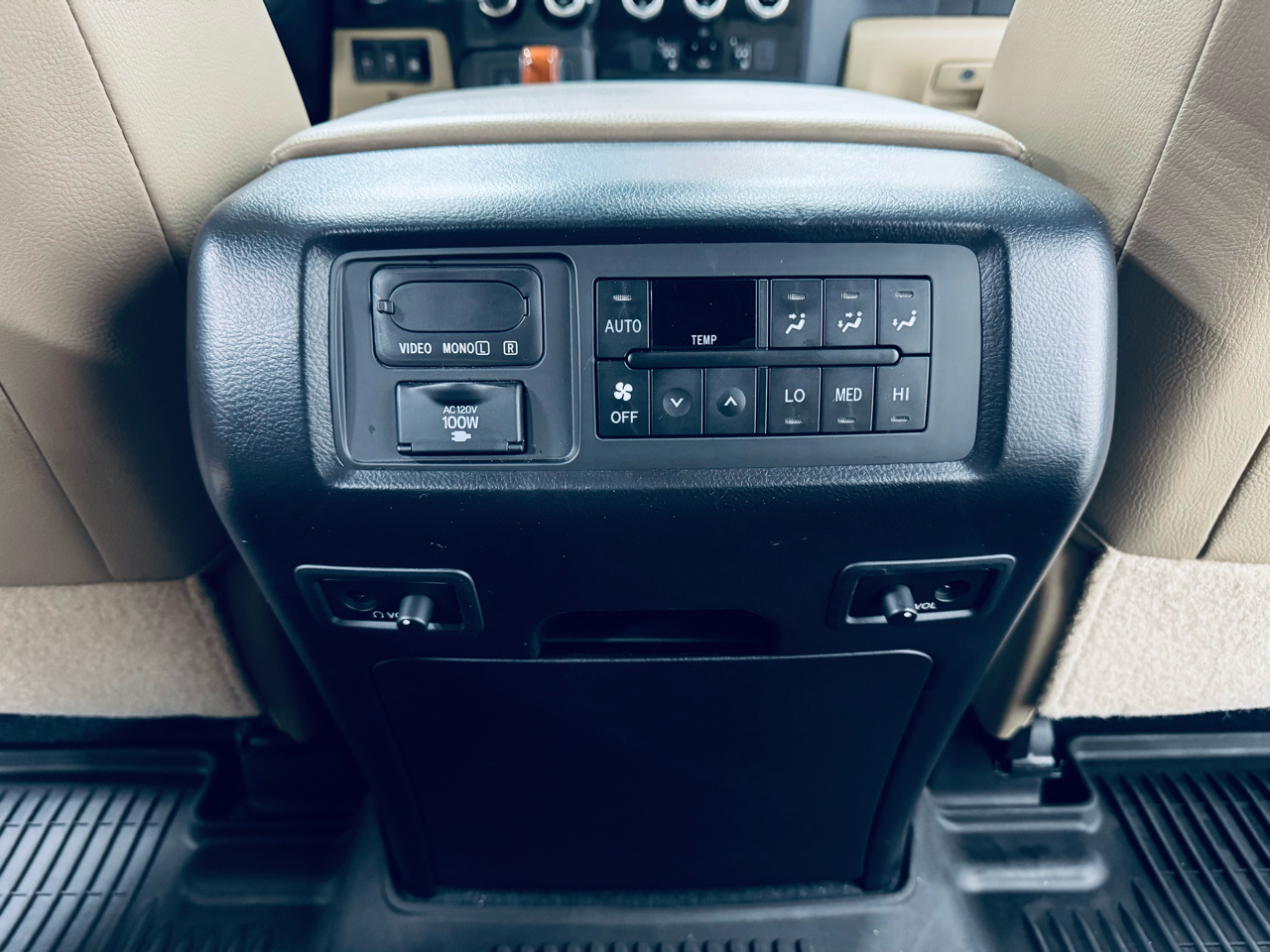 Toyota Sequoia Platinum 4WD (Natl) 2020 Toyota Sequoia Platinum 4WD (Natl) 2020
