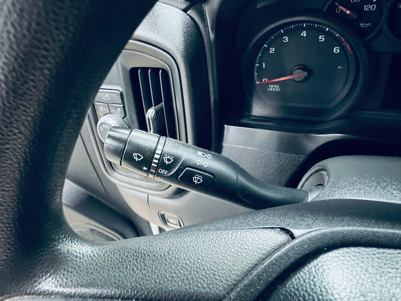 GMC Sierra 1500 2WD Reg Cab 140" 2021