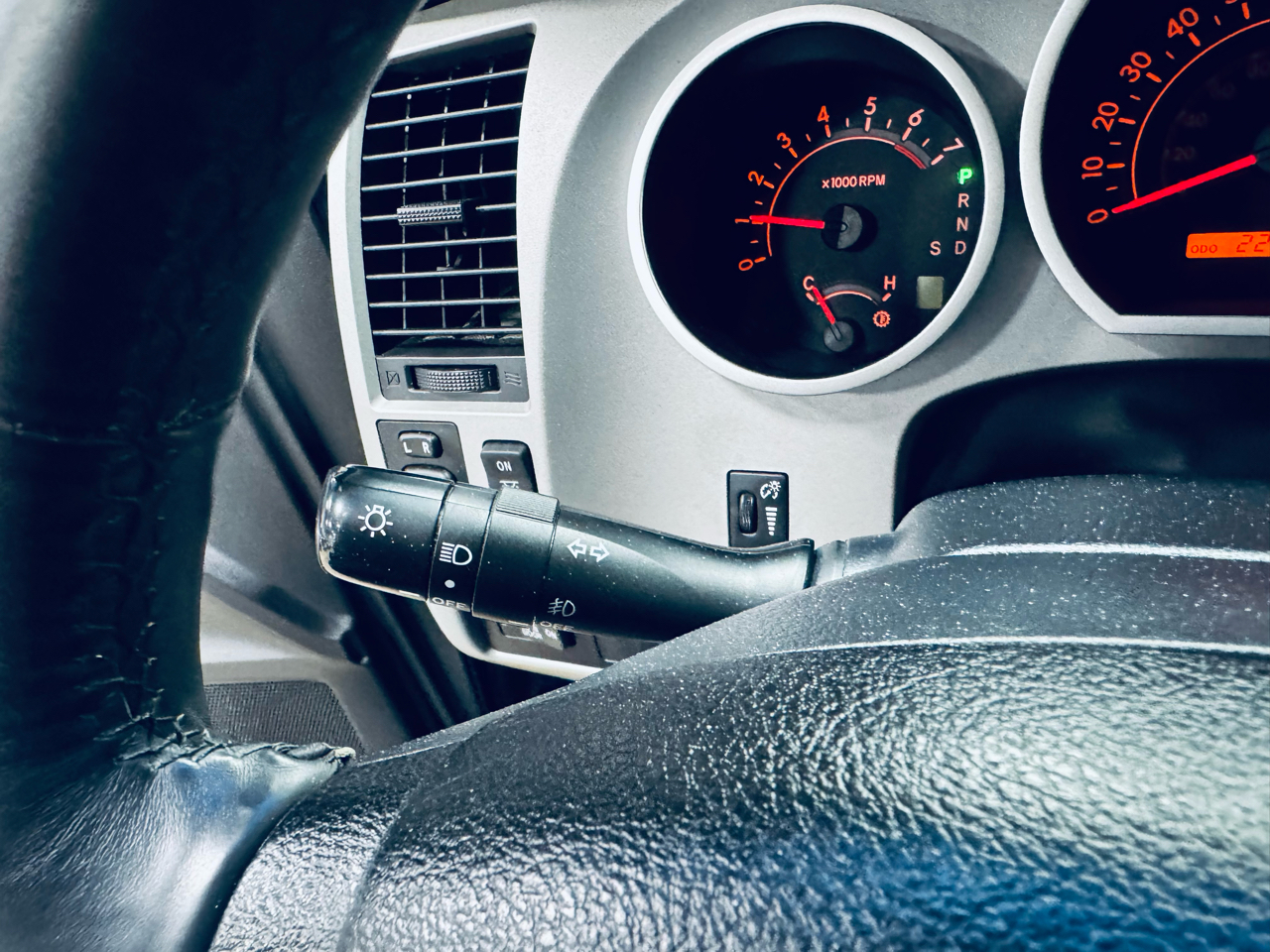 Toyota Tundra 2WD Truck Dbl 5.7L V8 6-Spd AT (Natl) 2008