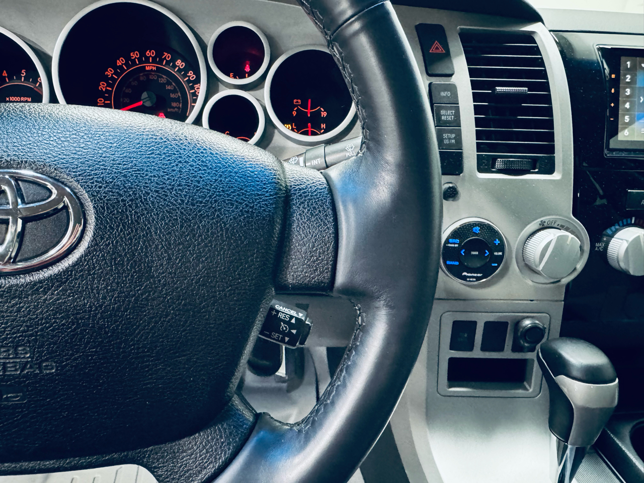 Toyota Tundra 2WD Truck Dbl 5.7L V8 6-Spd AT (Natl) 2008