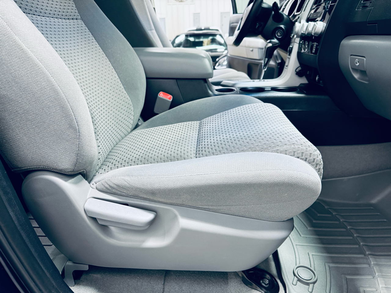 Toyota Tundra 2WD Truck Dbl 5.7L V8 6-Spd AT (Natl) 2008