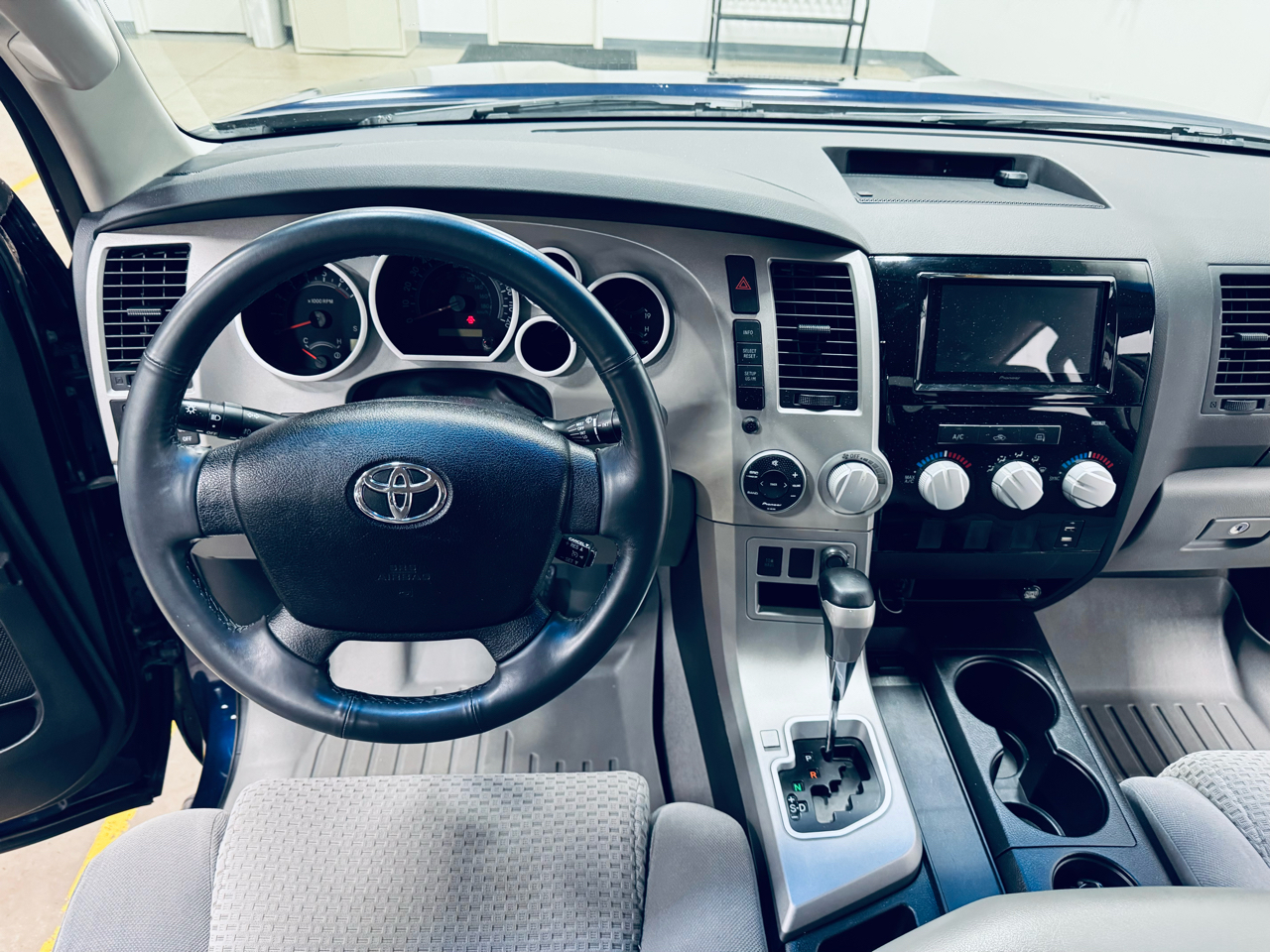 Toyota Tundra 2WD Truck Dbl 5.7L V8 6-Spd AT (Natl) 2008