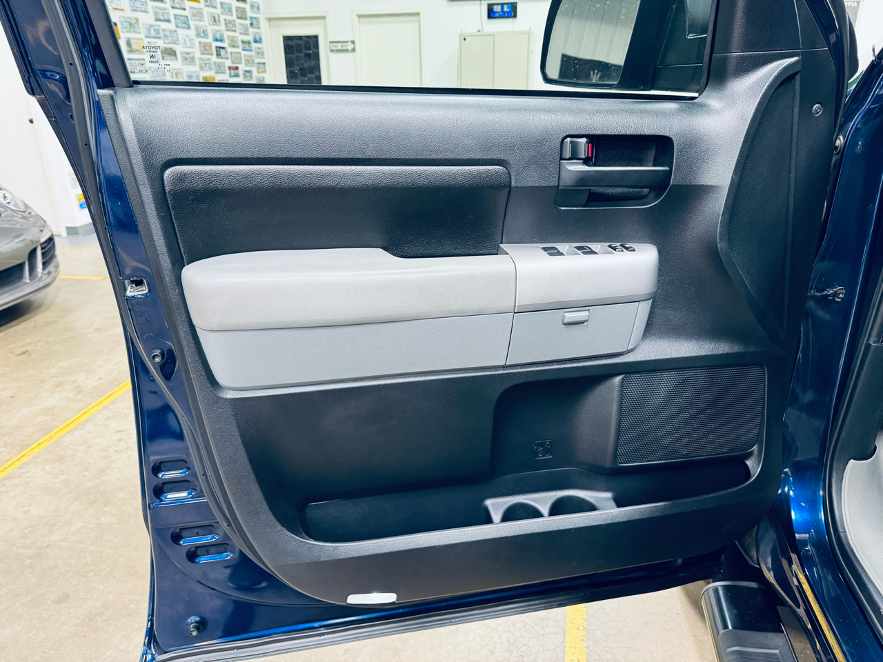 Toyota Tundra 2WD Truck Dbl 5.7L V8 6-Spd AT (Natl) 2008