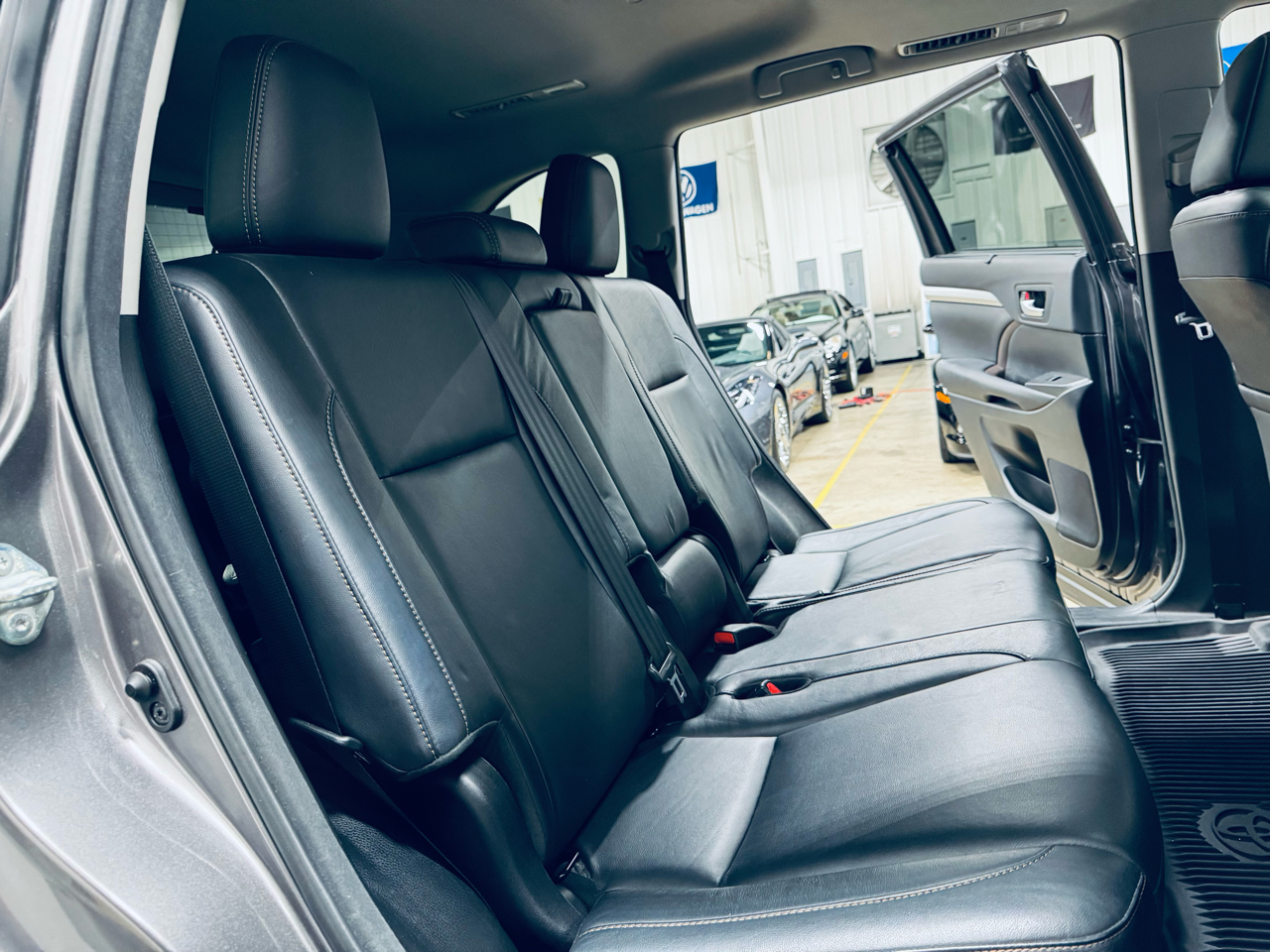 Toyota Highlander XLE V6 AWD (Natl) 2017