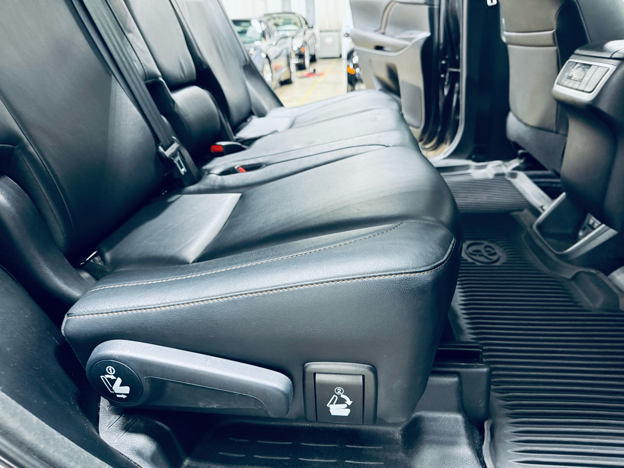 Toyota Highlander XLE V6 AWD (Natl) 2017