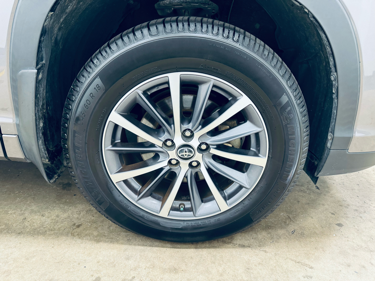 Toyota Highlander XLE V6 AWD (Natl) 2017