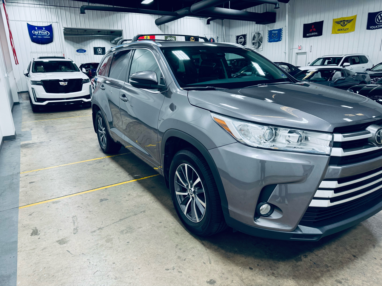 Toyota Highlander XLE V6 AWD (Natl) 2017