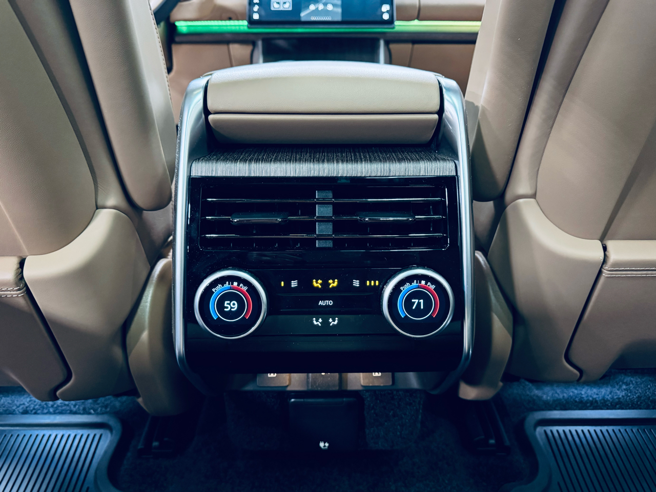 Land Rover Range Rover P530 SE LWB 7 Seat 2025